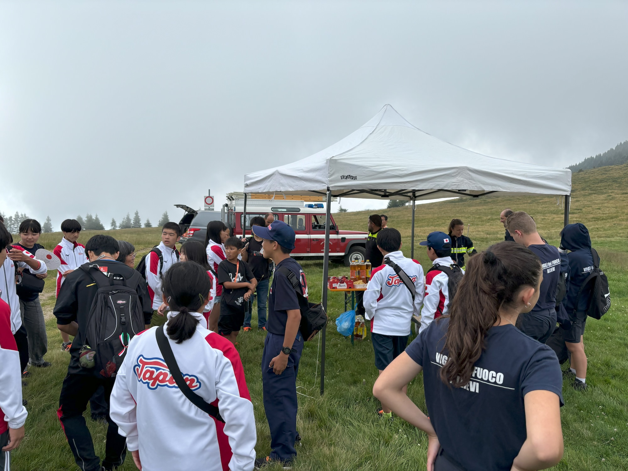 地元の消防団員の方々との交流