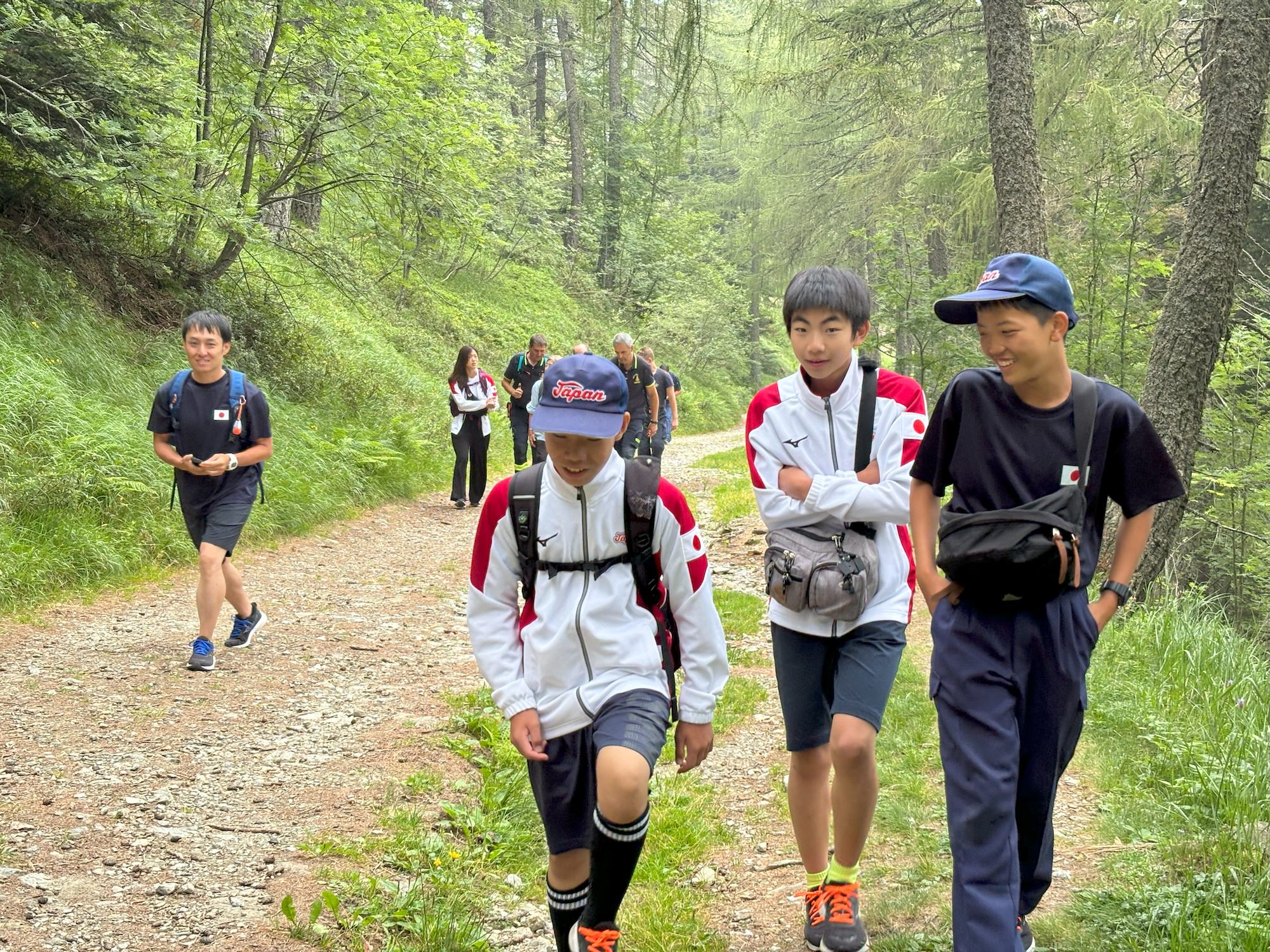 地元の消防団員の方々との交流