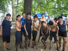 泥だらけになりながら、楽しんで行いました