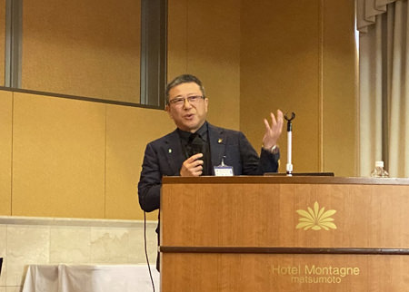 【斉藤講師の講演の様子】