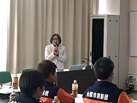 【谷口講師の講演の様子】